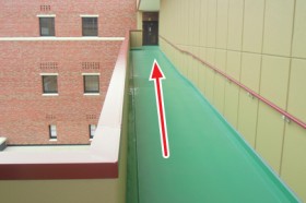エスタシオンビル立体駐車連絡通路