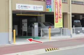 エスタシオンビル立体駐車場入口